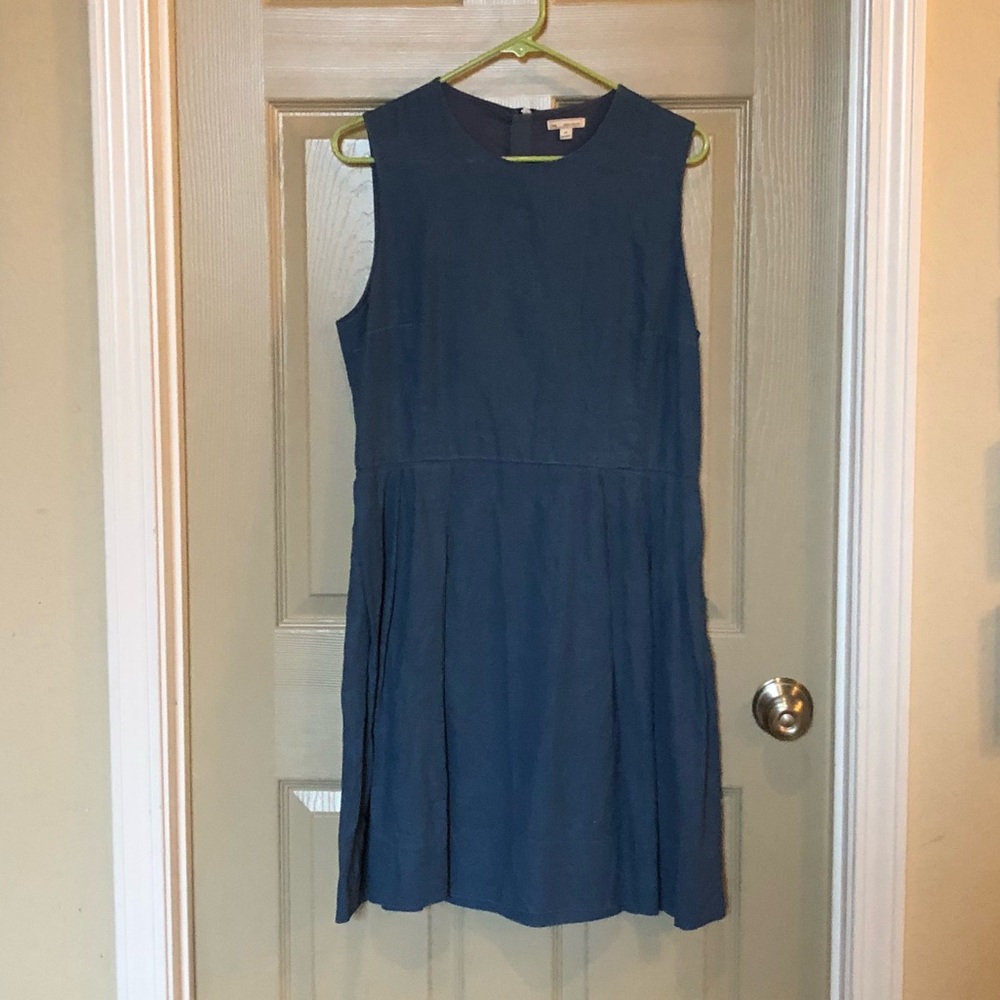 Gap linen dress with pockets! Like new. Size 10.